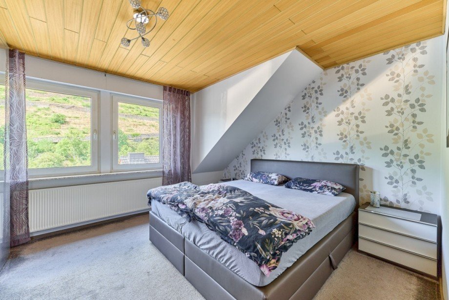 Schlafzimmer DG Mehrfamilienhaus R�desheim am Rhein
