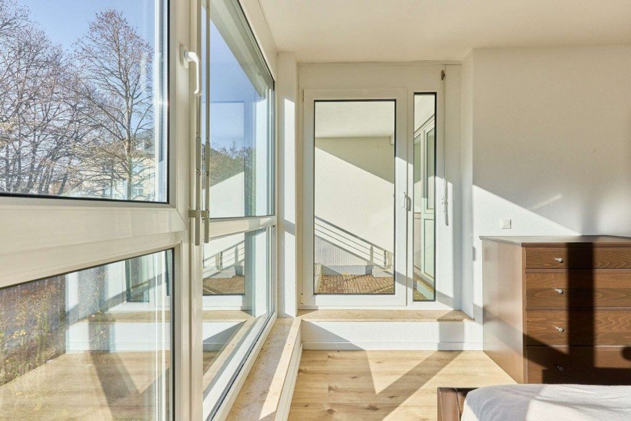Schlafzimmer mit Balkonzugang Maisonettewohnung Wiesbaden