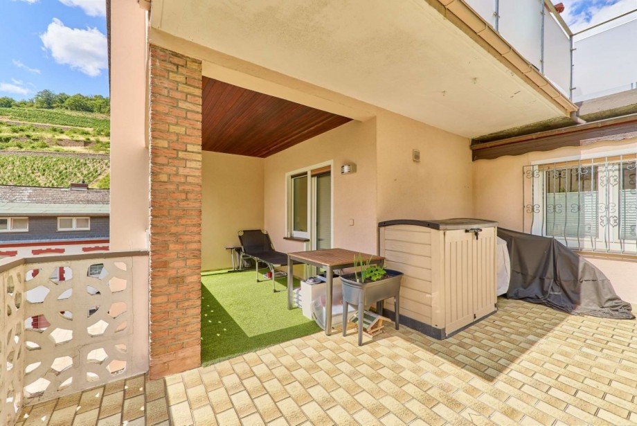 Gro�z�giger Sonnenbalkon 2.OG Mehrfamilienhaus R�desheim am Rhein