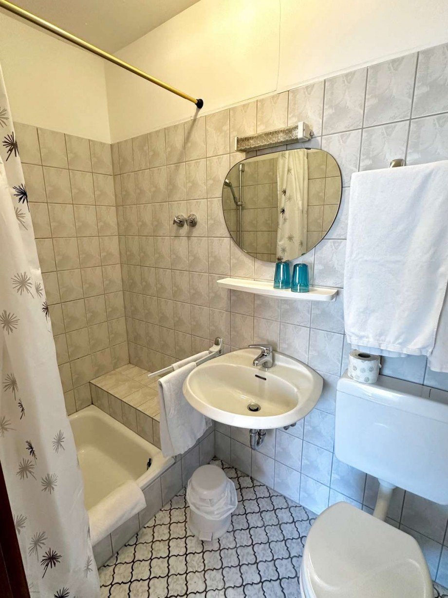 Bad (Wohnung 1) Mehrfamilienhaus Schlangenbad