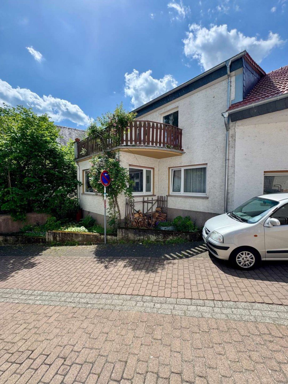 Hausansicht links Einfamilienhaus Geisenheim
