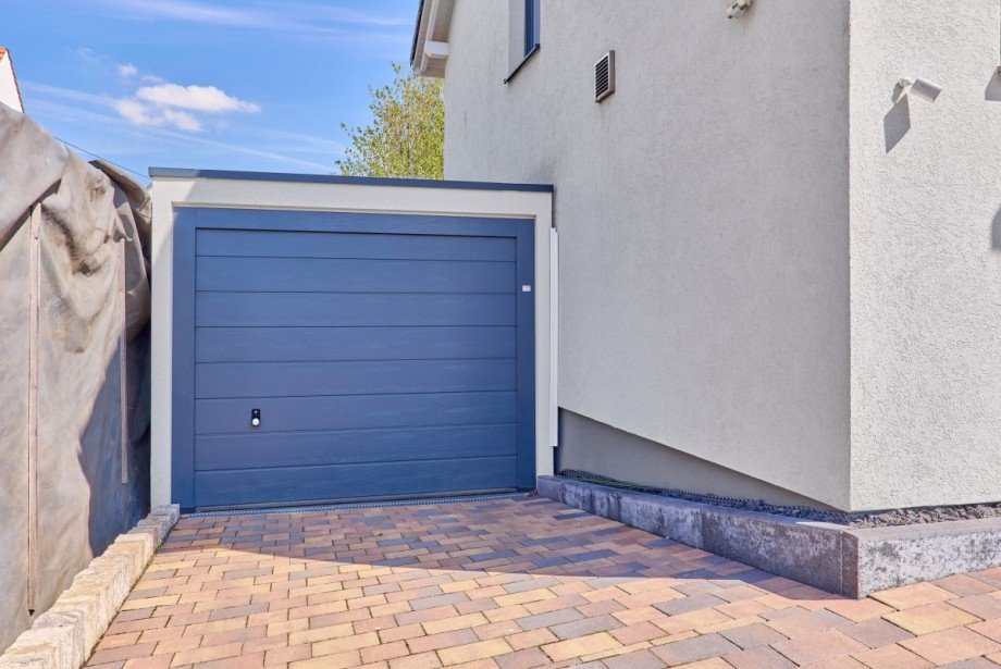 Garage mit elektrischem Tor Einfamilienhaus Friesenheim