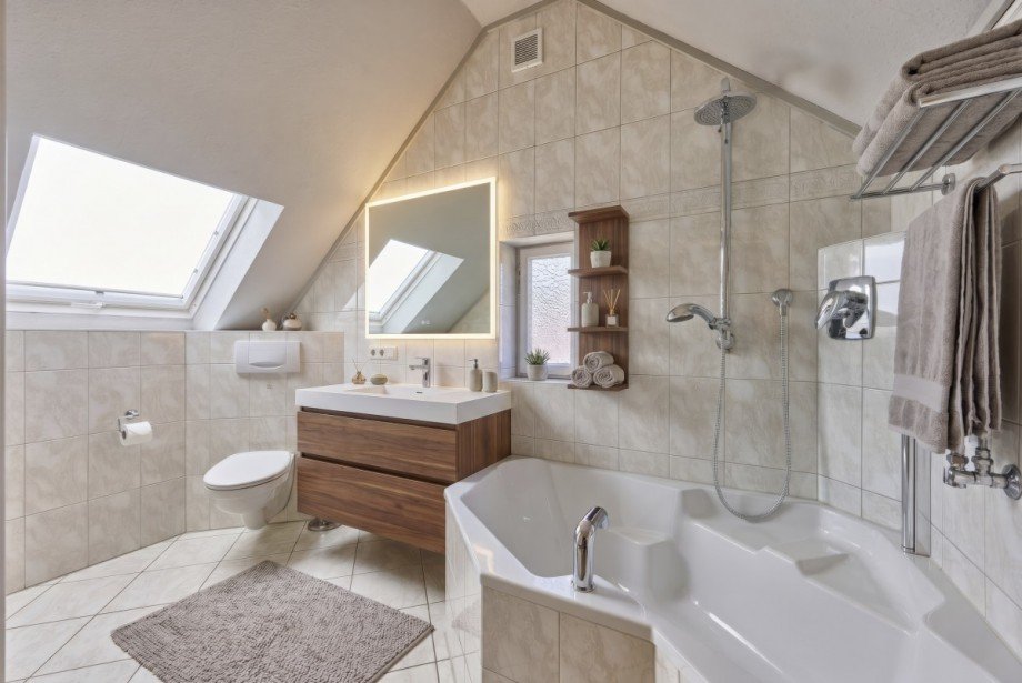 Badezimmer DG (KI optimiert) Zweifamilienhaus Geisenheim