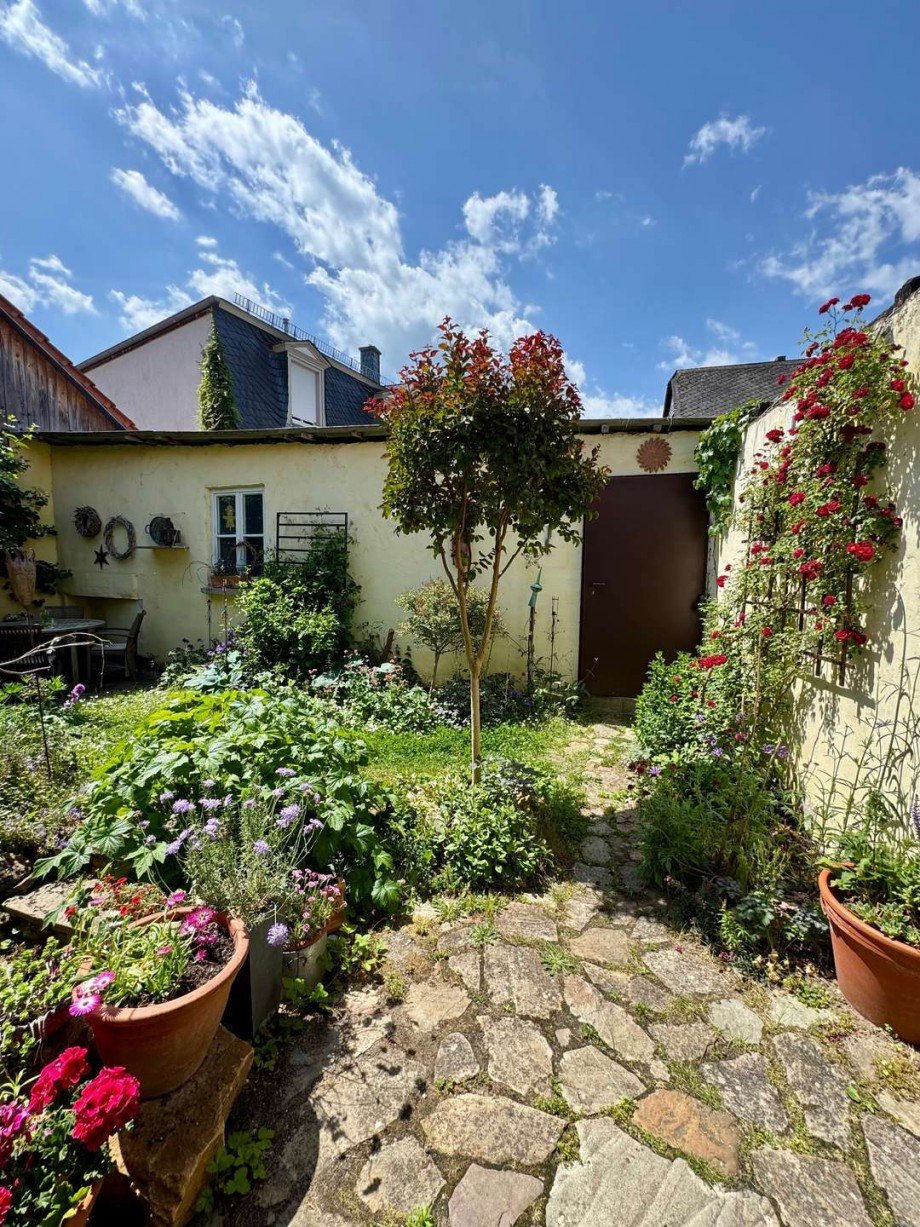 Garten mit Zugang zur Garage Einfamilienhaus Geisenheim