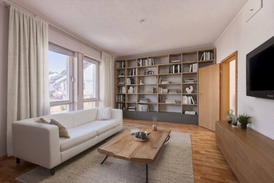 Zimmer 2 EG (KI optimiert) Zweifamilienhaus Geisenheim
