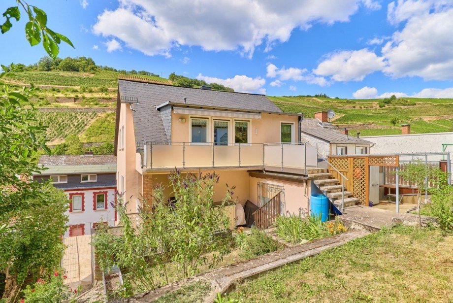 Hausansicht - R�ckseite Mehrfamilienhaus R�desheim am Rhein