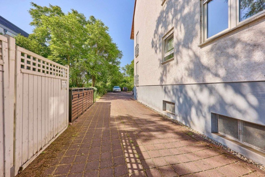 Zufahrt zum Stellplatz im Hof Wohnung Mainz
