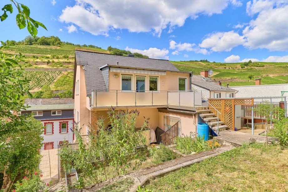 Hausansicht - R�ckseite Mehrfamilienhaus R�desheim am Rhein