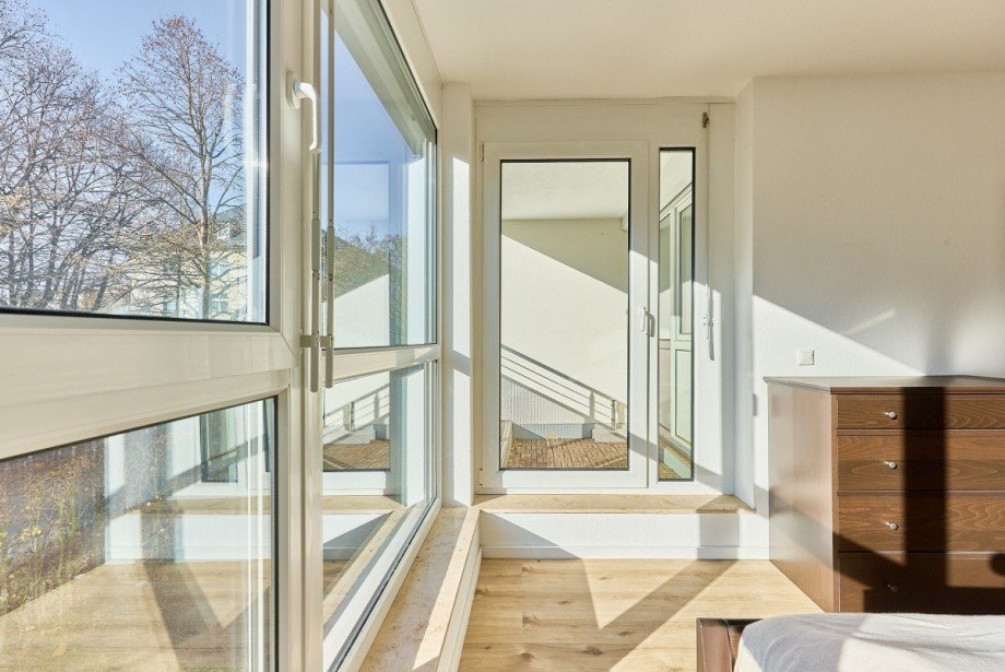 Schlafzimmer mit Balkonzugang Maisonettewohnung Wiesbaden