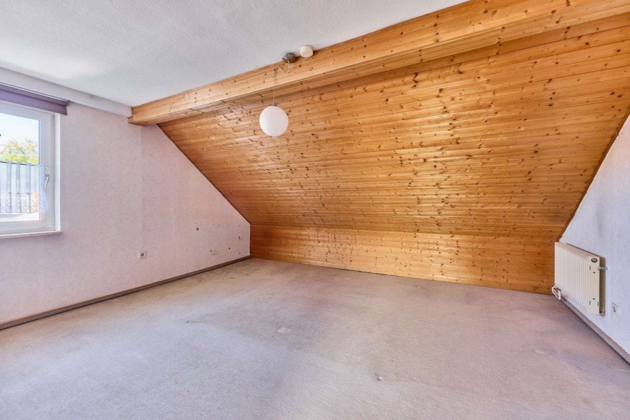 Zimmer 2 DG Zweifamilienhaus Geisenheim