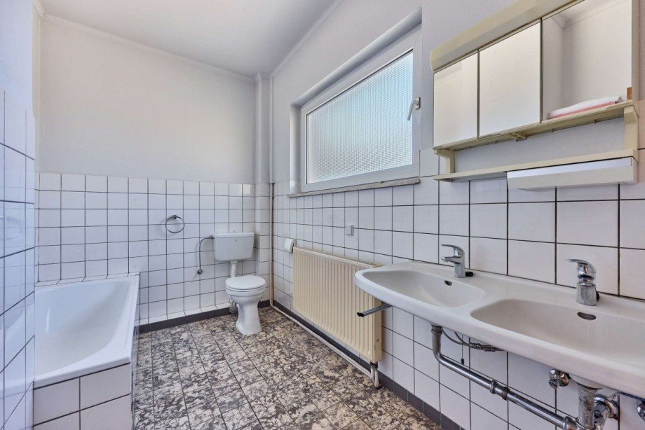 Badezimmer 1.OG Zweifamilienhaus Geisenheim