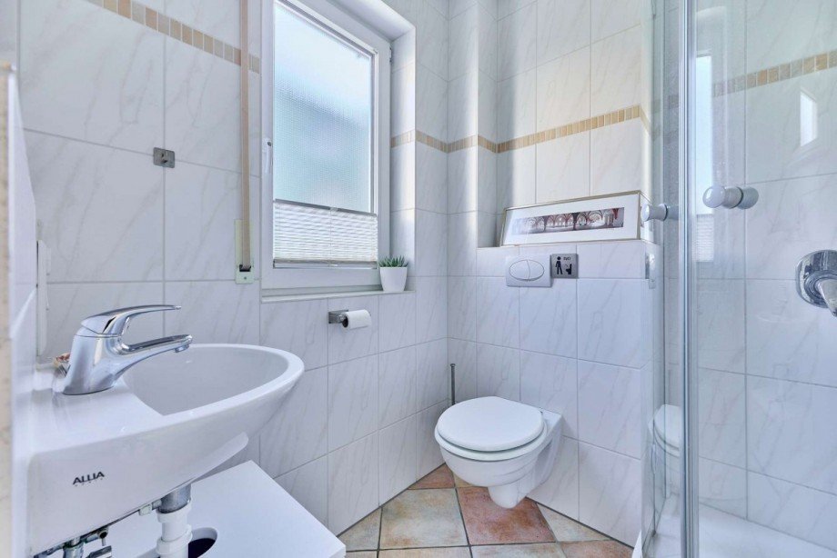 Tageslicht- bzw. G�stebad im EG Maisonettewohnung Eltville am Rhein