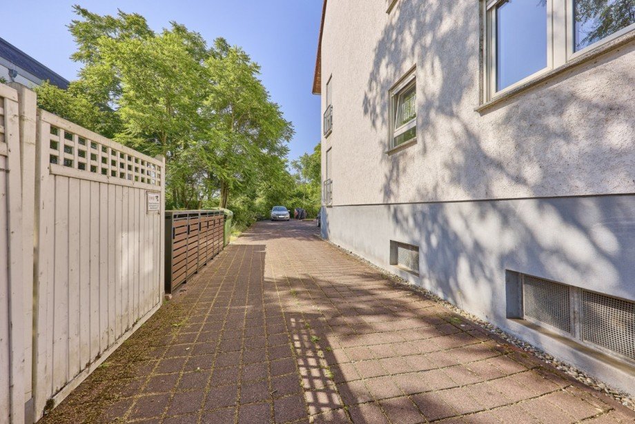 Zufahrt zum Stellplatz im Hof Erdgeschosswohnung Mainz