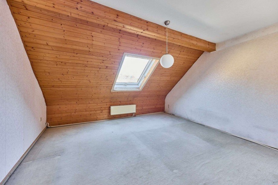 Zimmer 3 DG Zweifamilienhaus Geisenheim