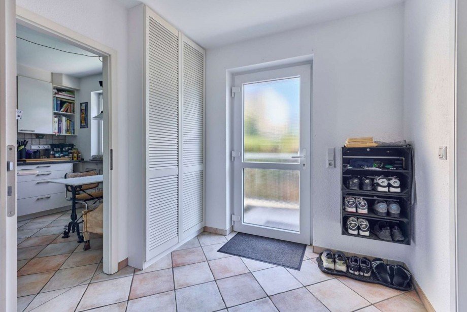 Lichtdurchfluteter Eingangsbereich Maisonettewohnung Eltville am Rhein